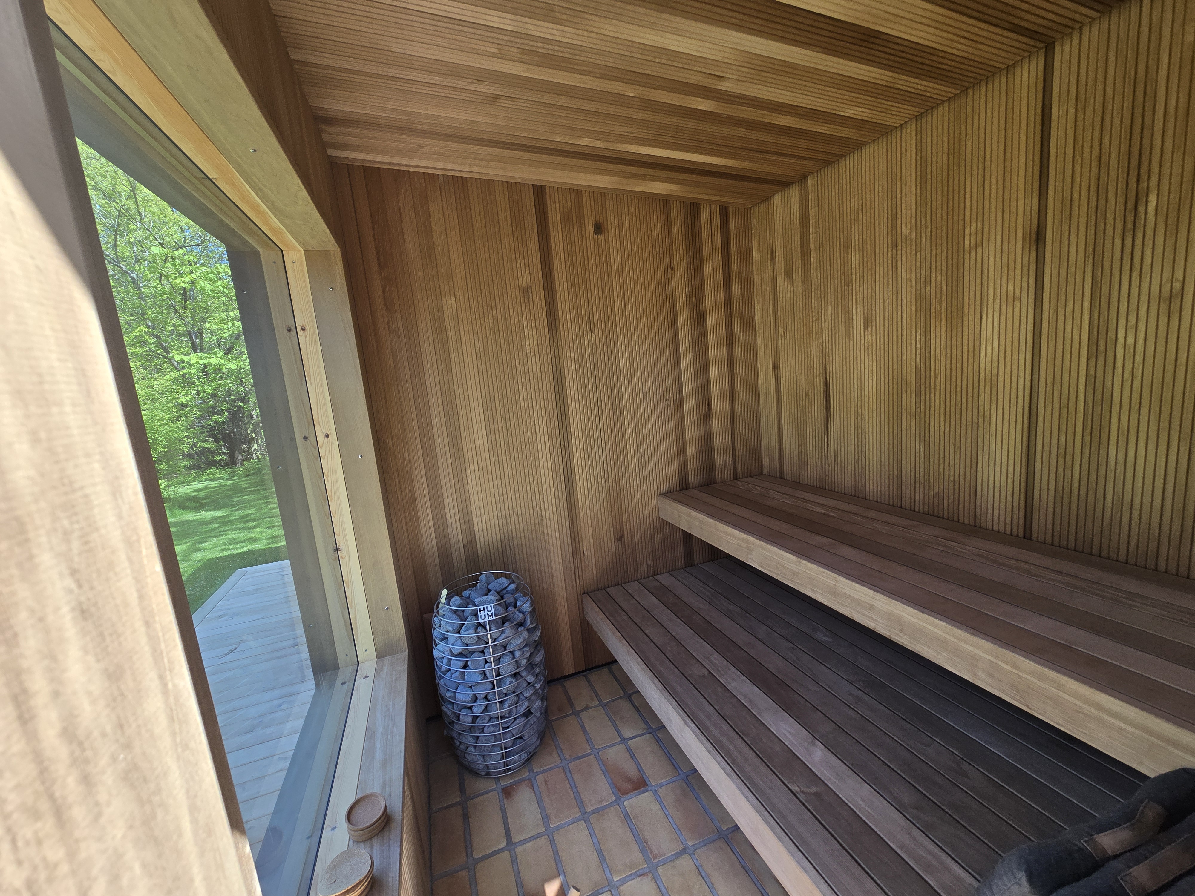 Wadstedvej — sauna interiør med cedertræ og havudsigt
